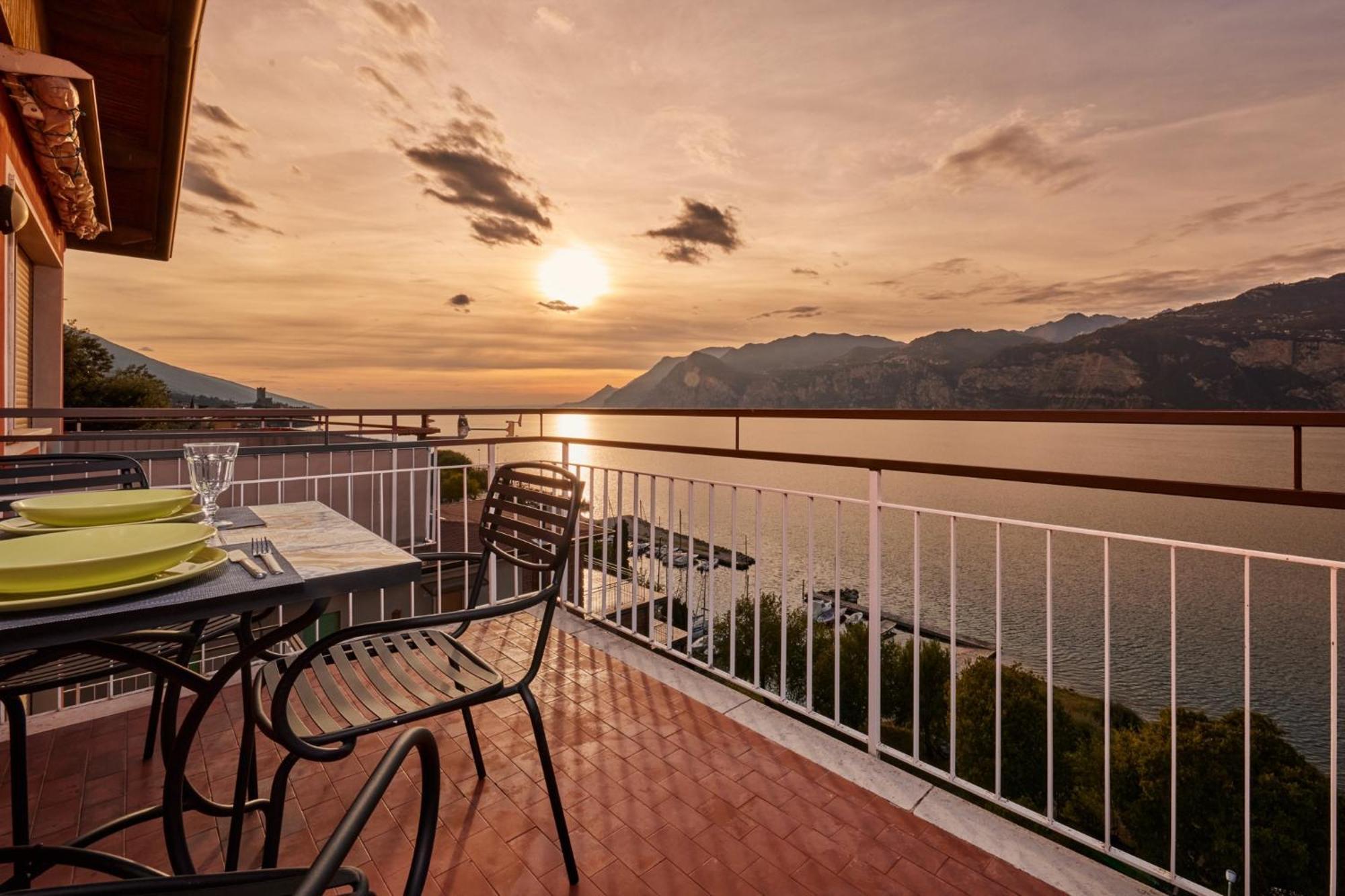 Lake View Luca Apartment Malcesine Ngoại thất bức ảnh